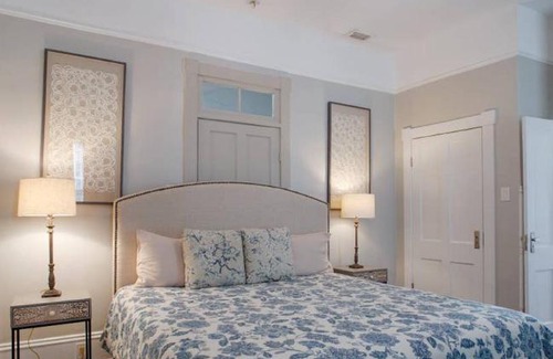 Historic Downtown Savannah Bed & Breakfast | Huge 5 bed, 5 bath in Historic Downtown Savannah