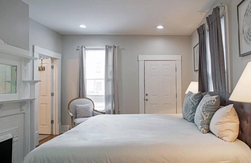Historic Downtown Savannah Bed & Breakfast | Huge 5 bed, 5 bath in Historic Downtown Savannah