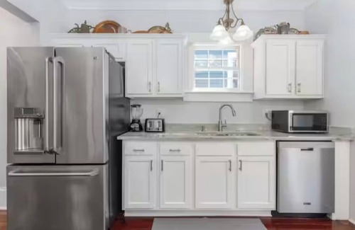 Cannonborough Elliotborough House | Huge 5-bedroom home in the heart of downtown. Super close walk to it all!