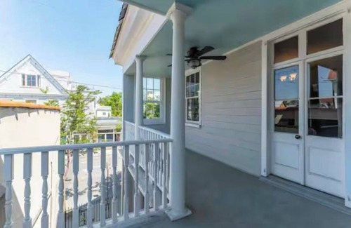Cannonborough Elliotborough House | Huge 5-bedroom home in the heart of downtown. Super close walk to it all!