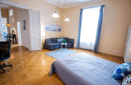 Jozsefvaros Apartment | Huge 5 rooms Apartment in Budapest city center
