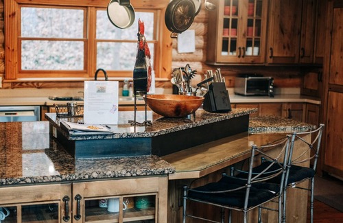 Asheville Cabin | Huge 8 BR/8 BA Secluded Retreat, Spectacular Views 15min to downtown on MTS Tr
