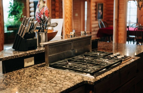 Asheville Cabin | Huge 8 BR/8 BA Secluded Retreat, Spectacular Views 15min to downtown on MTS Tr