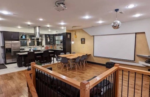 Fairmount Apartment | Huge apt. Parking! City view.