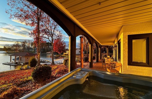 Huddleston House | Huge beach. LOTS of amenities kayaks, boards.
