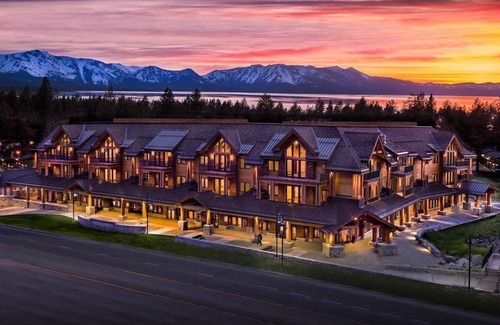 Lakeside Park Condo | Huge Condo Near the Gondola | 2 Hot Tubs + Pool