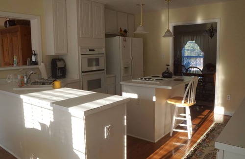 Lovingston House | Huge deck, grill, stunning mountain views. EV charging station available.