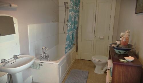 Kendal Bed & Breakfast | Huge Double Room In Victorian House