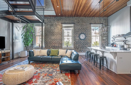 Historic District - North Condo | Huge Downtown Savannah Loft Sleeps 8