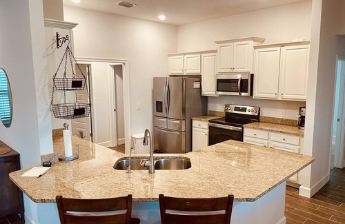 South Venice House | HUGE FALL DISCOUNTS! 5 Bdr, 3 bath. 7 Min to Beach, Sleeps 11, Private Pool!