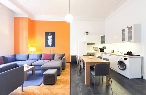 Erzsebetvaros Apartment | Huge family friendly 2br Central Apartment with A/C, crib - Deco House