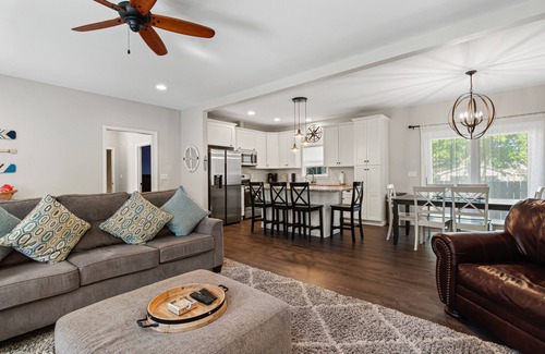 Lake Geneva House | Huge Family Home in Lake Geneva. Sleeps 10 Pet Friendly!