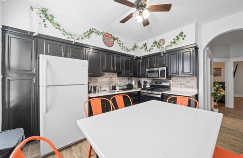 Bayonne House | ✨ Huge Family Retreat Near NYC, MetLife & American Dream Mall