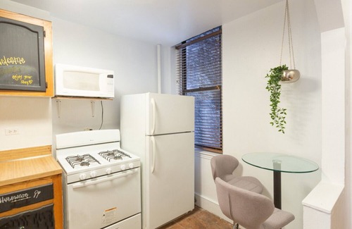 Ukrainian Village Apartment | Huge five-bedroom loft-style apartment in the heart of East Village