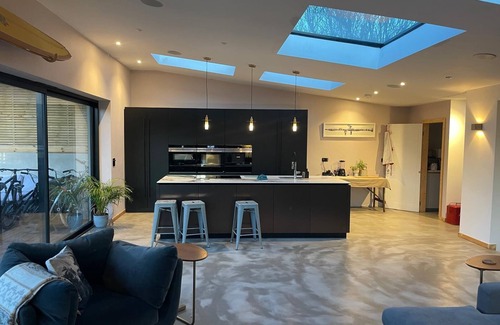 Hove House | Huge home in central Hove with heated swimming pool and indoor table tennis.