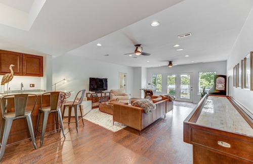 Innsbrook House | Huge home on large private lake with private pool. Six Bedrooms, Sleeps 14.
