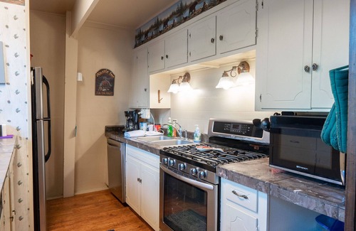 Ruidoso Cabin | Huge House w/Room for the entire group! 5 bed/4 bath, large hot tub and deck!