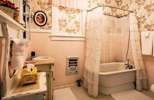 Gainesville Bed & Breakfast | Huge King Suite with Fireplace, Private Bath, Hot Tub and Pool.