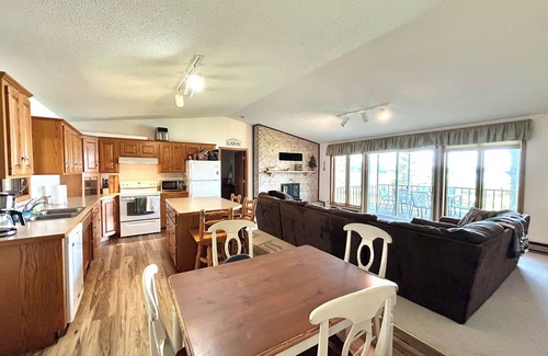 Bay Lake Cabin | Huge Lakefront 3bd + Loft + 2 Kitchen Cabin on Recreational Bay Lake- Game Room