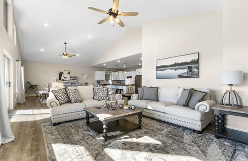 Indian Point House | Huge Lakeview Getaway w/Fun Arcades, Ping Pong Free Silver Dollar City Tickets Community Amenities!