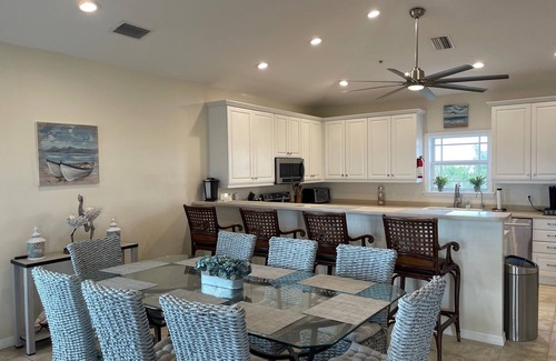 North Captiva House | HUGE LUXE HOUZ/ELEVATOR/PRIVATE POOL&BEACH ACCESS/+ CLUB AMENITIES/PETS/2CARTS!