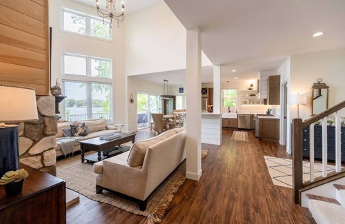 Decatur Cottage | Huge Luxury Cottage on All-sports Lake
