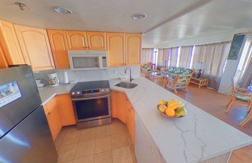 Waikiki Condo | HUGE OCT-NOV. DISCOUNT, PANORAMIC WRAP-AROUND OCEANFRONT CORNER UNIT 2 BALCONIES