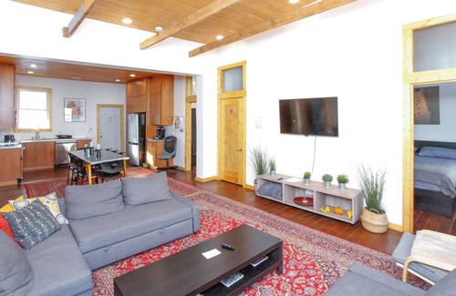 Fifth Ward Apartment | HUGE open concept 3 BR loft in downtown Milwaukee