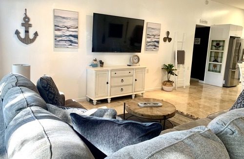 Bay Acres House | Huge Pool, Close to Beaches, Restaurants, Shopping & More!