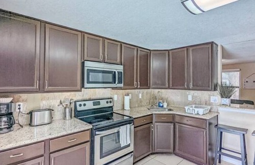 Pinellas Park House | !HUGE POOL HOUSE-NEAR BEACH/PINELLAS TRAIL!