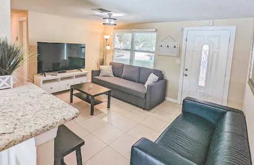 Pinellas Park House | !HUGE POOL HOUSE-NEAR BEACH/PINELLAS TRAIL!