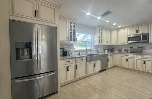 Clearwater House | HUGE POOL/LANAI-DART BOARD-NEAR BEACH/BOTANICAL GARDEN/LAKE/PARKS/SHOPPING MALL!