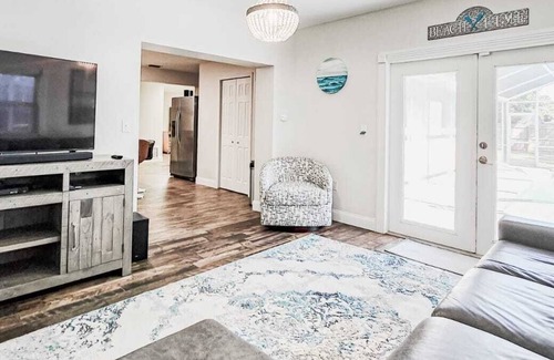 Pinellas Park House | !Huge POOL/LANAI House-BBQ-Firepit-BEACH-ZOO-PARK!