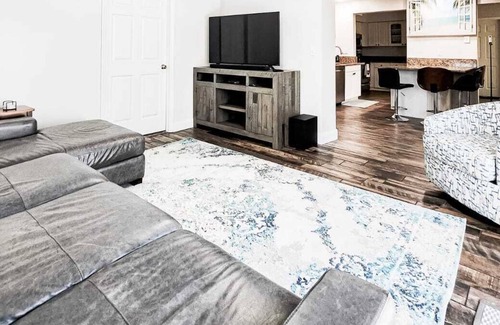 Pinellas Park House | !Huge POOL/LANAI House-BBQ-Firepit-BEACH-ZOO-PARK!
