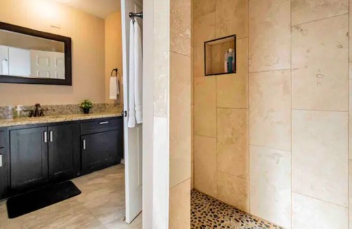 Foothills House | Huge Pool +Theatre Room+ Spacious 4 bdrm