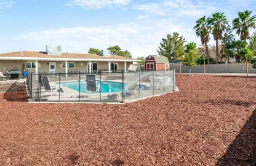 Foothills House | Huge Pool +Theatre Room+ Spacious 4 bdrm