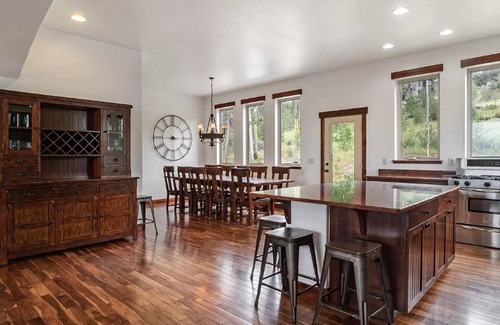 Granby House | Huge Ski in/Out, 5 King Suites, Hot tub, Large Groups!