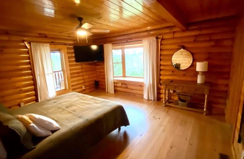 Pittman Center House | Huge Smoky Mtn VIEWS, 6 bedroom/6 bath! Movie & Game Rm, HotTub, Fire pit!