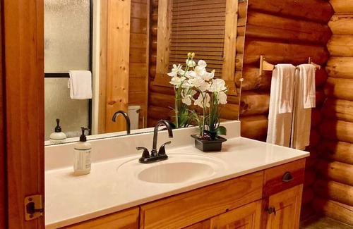 Pittman Center House | Huge Smoky Mtn VIEWS, 6 bedroom/6 bath! Movie & Game Rm, HotTub, Fire pit!