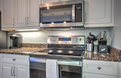 Asheville Apartment | Huge spacious, Heart of Biltmore Village 2 mins to Biltmore 5 mins to downtown