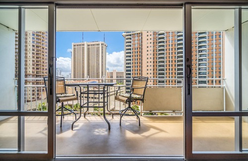 Waikiki Apartment | Huge Studio Unit with Lagoon View! #934