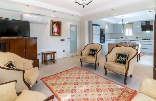 Fethiye Villa | Huge Triplex Villa w Pool and Garden in Fethiye
