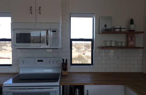 Joshua Tree Cabin | Huge Views in North Joshua Tree w/Outdoor Bathtub & Shower
