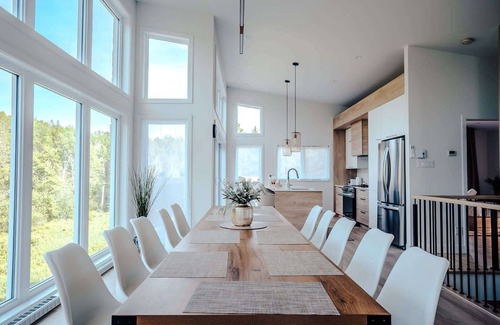 Riviere-Rouge House | Huge Waterfront Modern Cottage on the Rouge River