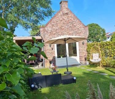 Zuid-Scharwoude House | Huisje Suus, inclusief jacuzzi, kano en kajak