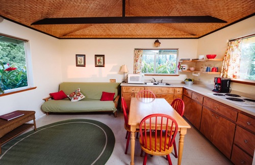 Hakalau Cottage | Hulili Tropical Fruit Farm- With over 200 five star reviews!