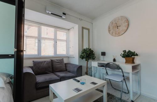 Hull Old Town Apartment | Hullidays - Trinity Studio Apt.