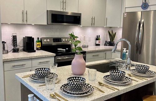Mimico House | HumberBay Serenity: Luxe 3BR Lakefront House Retreat, close to the lake