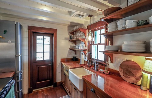 Hope Town Cottage | Hummingbird Cottages-An Oceanfront Retreat Located in Hope Town