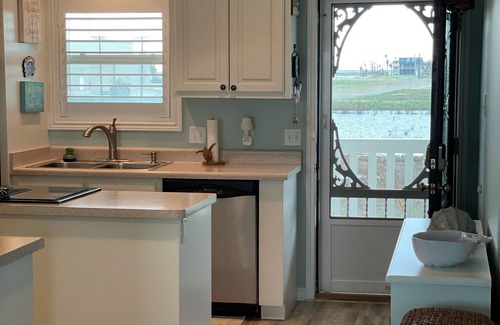 Rockport House | Hummingbird Festival! Intercoastal water view! Pets OK! Free WIFI!